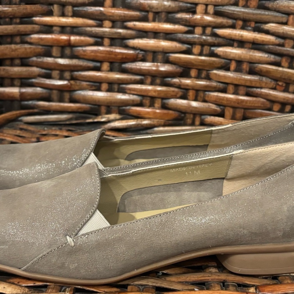 Sesto Meucci Tan Flats Timeless Loafers make in Italy . Size 11 - Picture 16 of 16